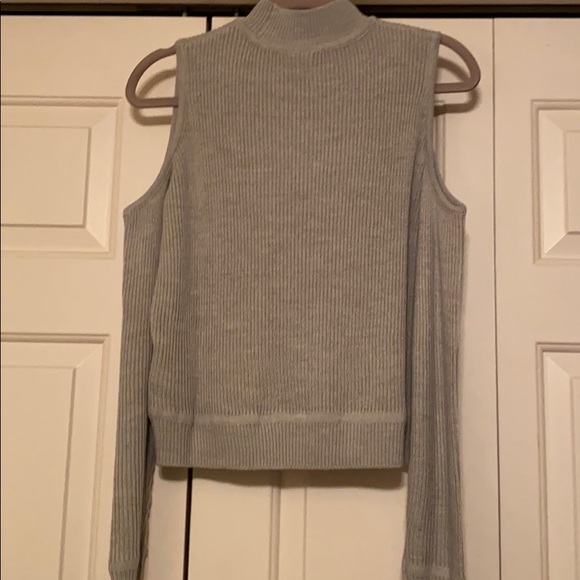 Sweater with shoulder cut outs - Picture 6 of 6